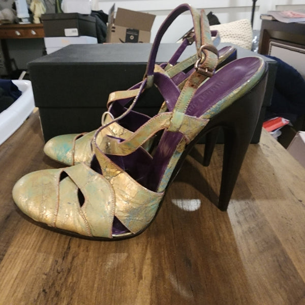 NIB Gianni Barbato Old Silver Rame Closed Toe Sling Back Heels